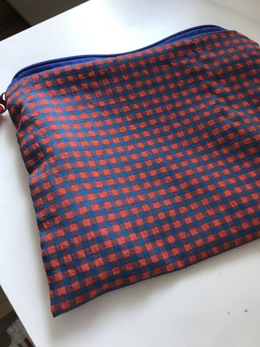 mała cienka kosmetyczka saszetka 16/21 na zamek