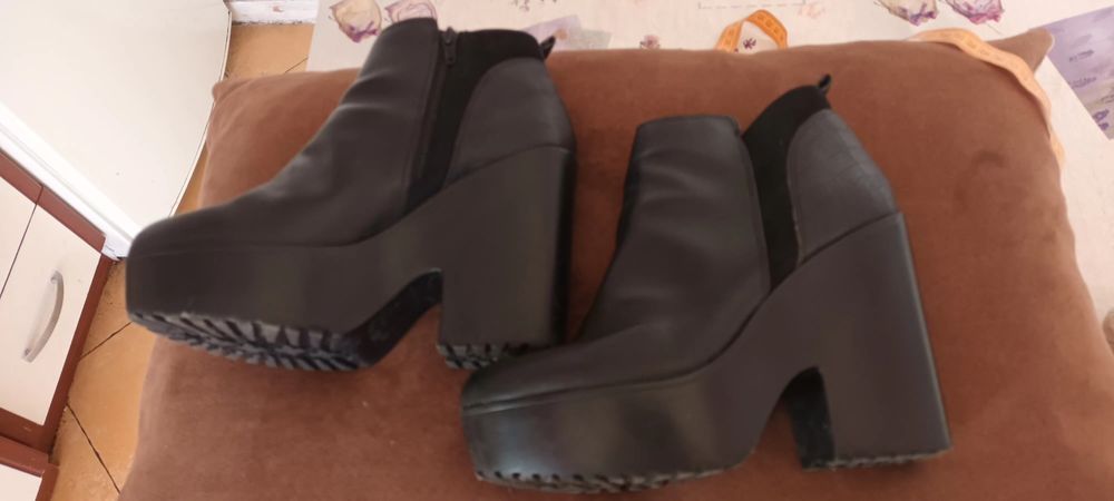 Botki na wysokiej platformie