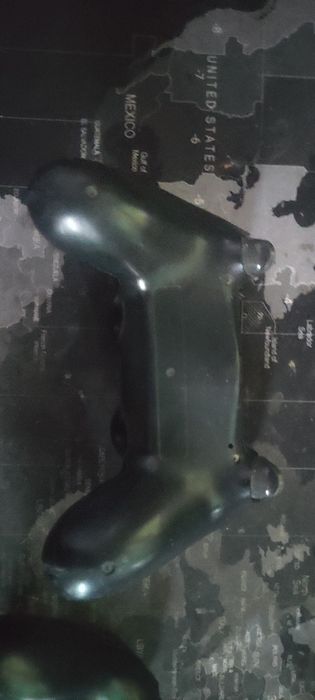 Dwie pady dualshock 4 do PlayStation 4 orginalne.