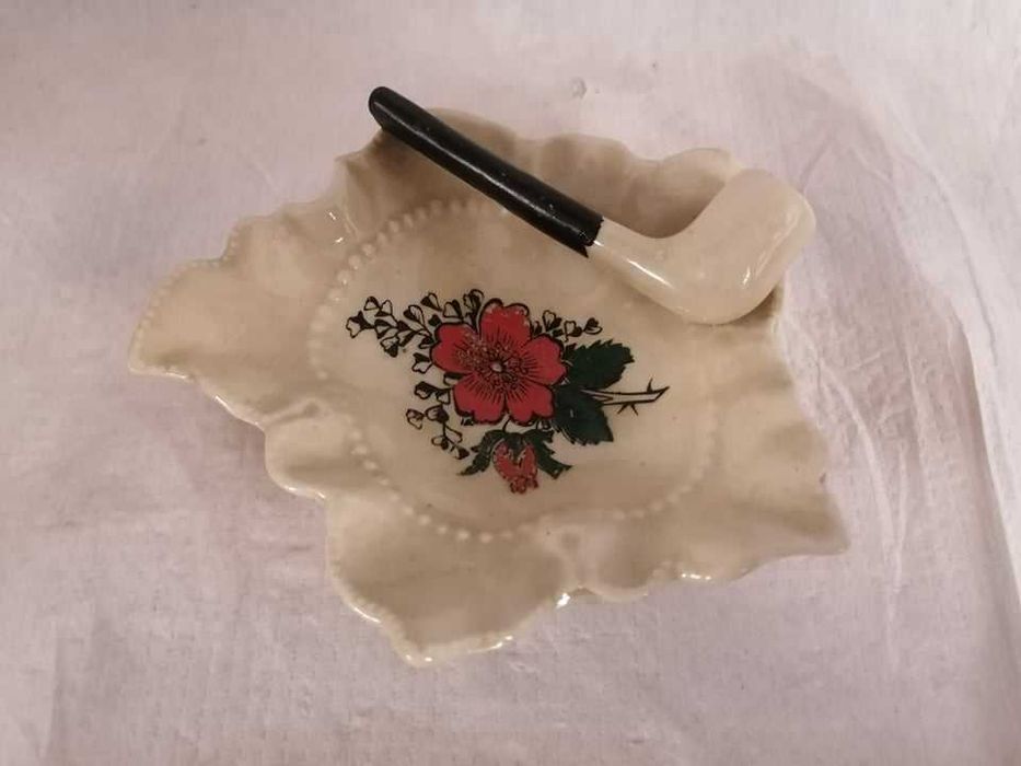Porcelanowa popielniczka z fajka
