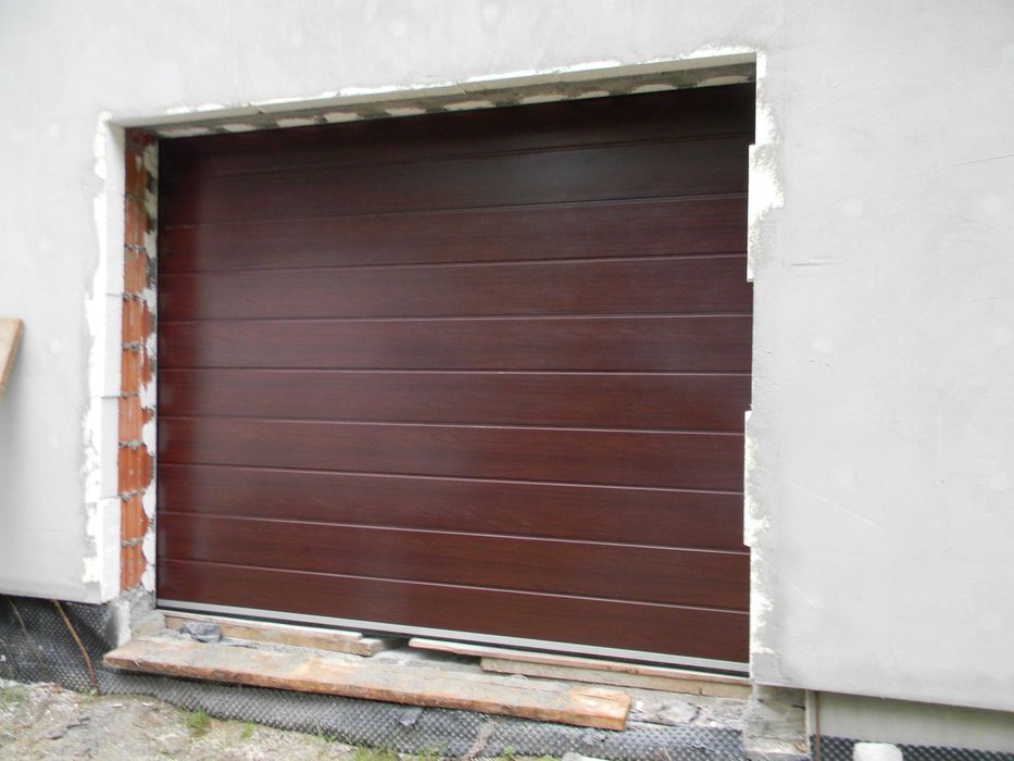 Brama segmentowa garażowa - przemysłowa