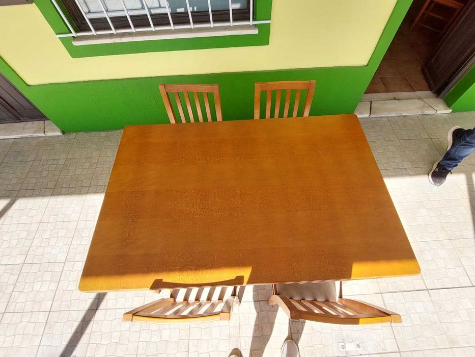 Mesa extensível em madeira maciça (4 a 8 lugares) e 4 cadeiras!!