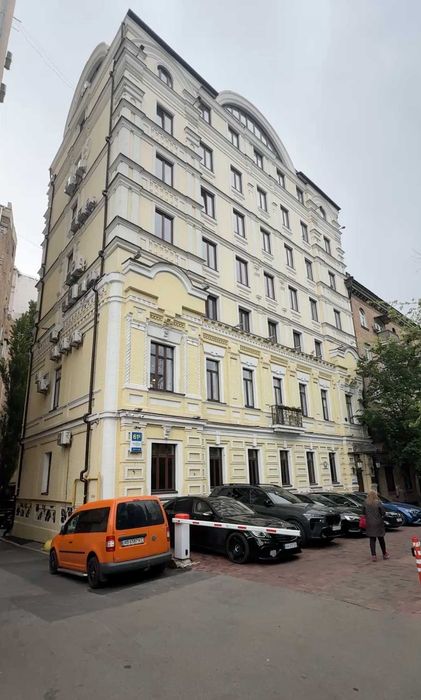 111 м2, підвальне приміщення, Льва Толстого, комерція  окремий вхід центр