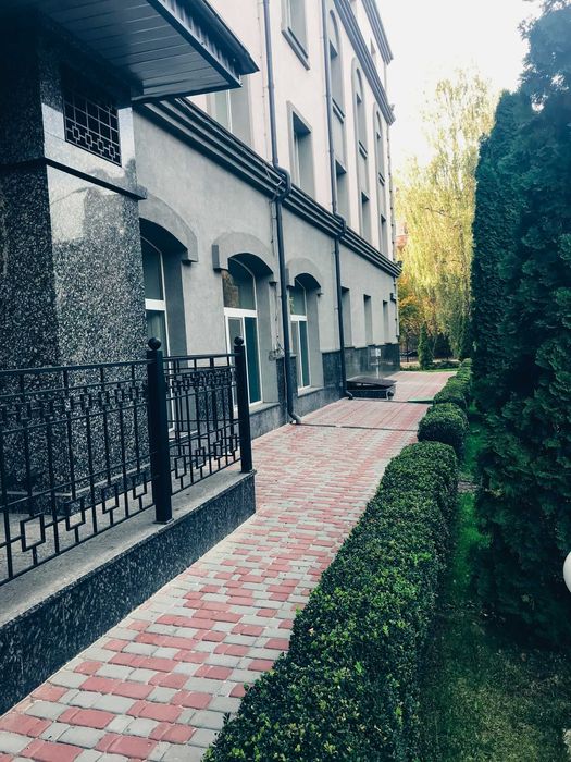 Продаж Бізнес-центру "ОЧАКІВСЬКІЙ", м. Київ