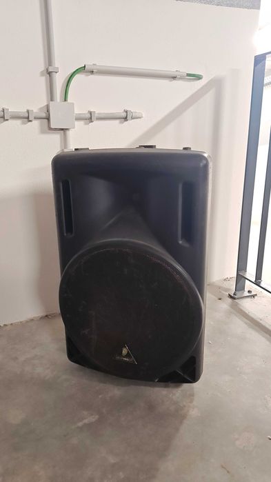 Colunas para eventos - Behringer Eurolive B215A