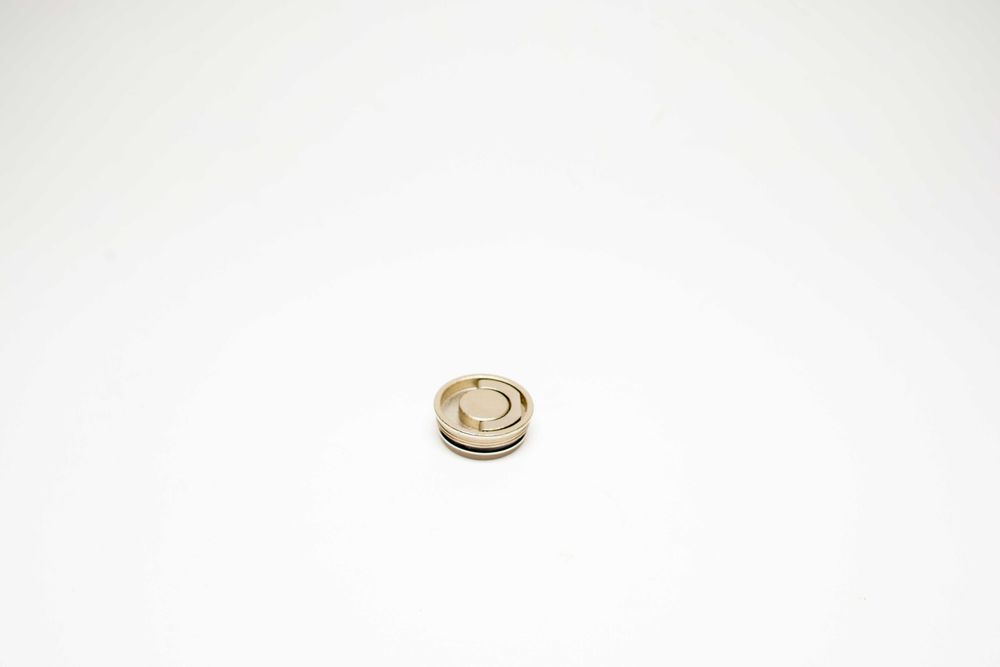 Contax RTS II - zakrętka komory baterii