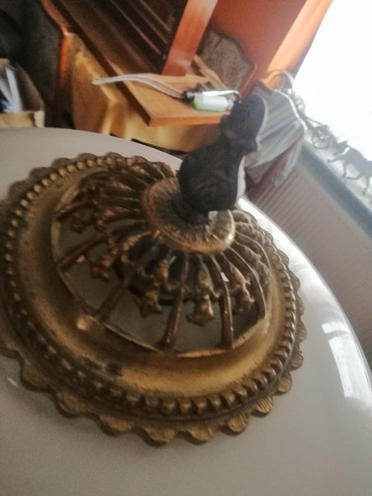 Piekna stojąca lampa z mosiądzu do salonu