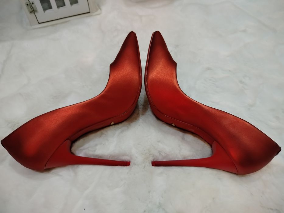 Szpilki czerwone satynowe Vices 36 roz.