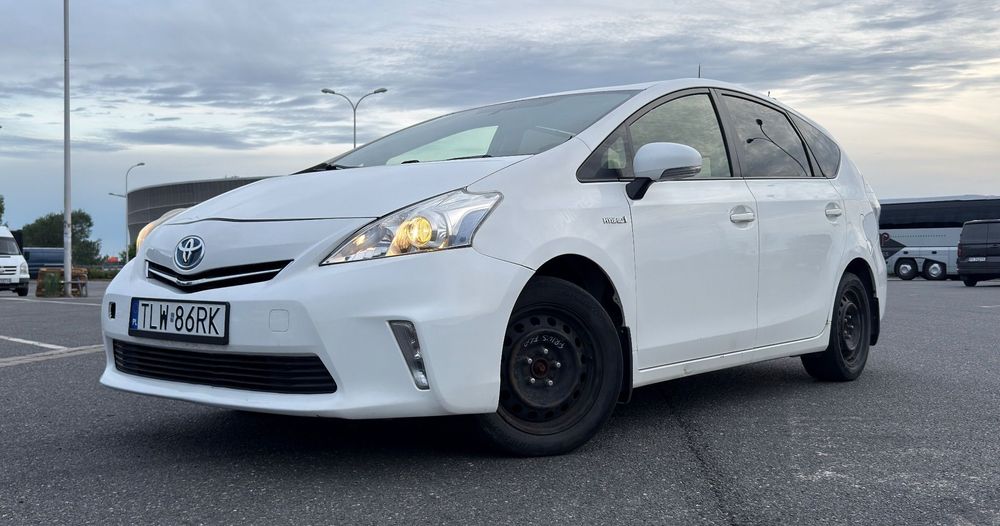 Toyota Prius+ 2013r. Stan dobry, po serwisie.