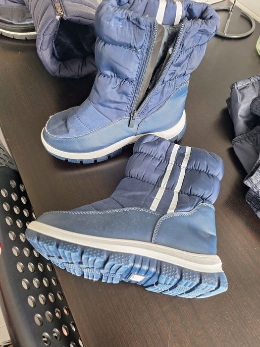 Botas e calças impermeáveis