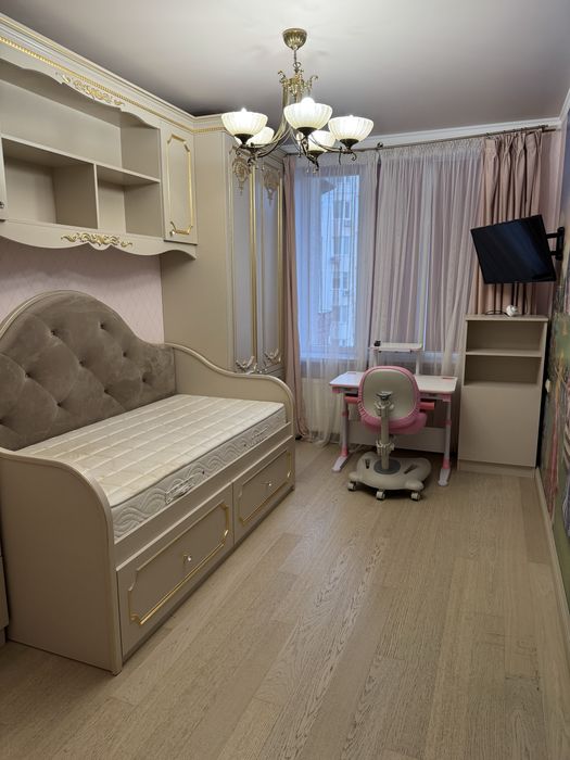 Сдам 4-х комнатную квартиру 150 м кв в кирпичном доме на ул. Тополевая