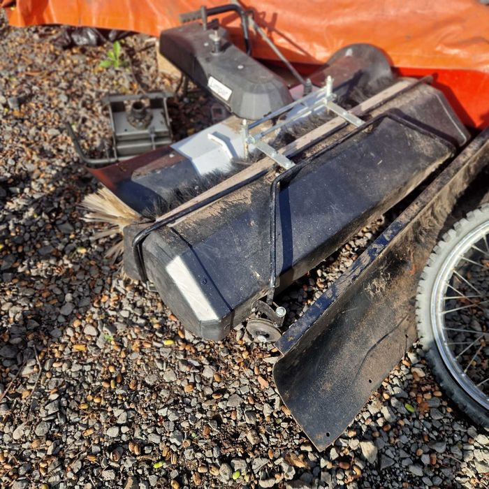 zamiatarka szczotka ogrodowa do traktorka