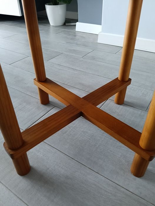 Antiga e pequena mesa octogonal em faia maciça