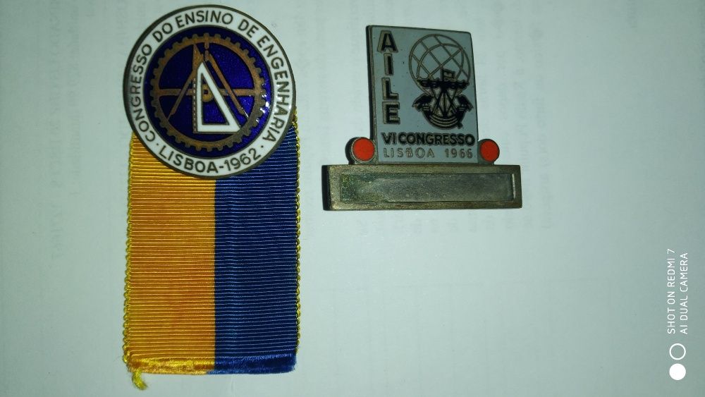 Pins antigos diversos