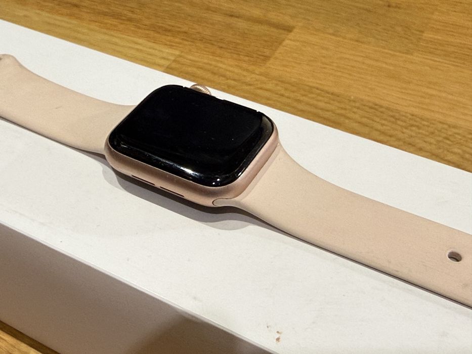 Apple watch series 5 rose gold 40 mm