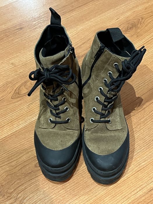 Botas castanhas Rugui