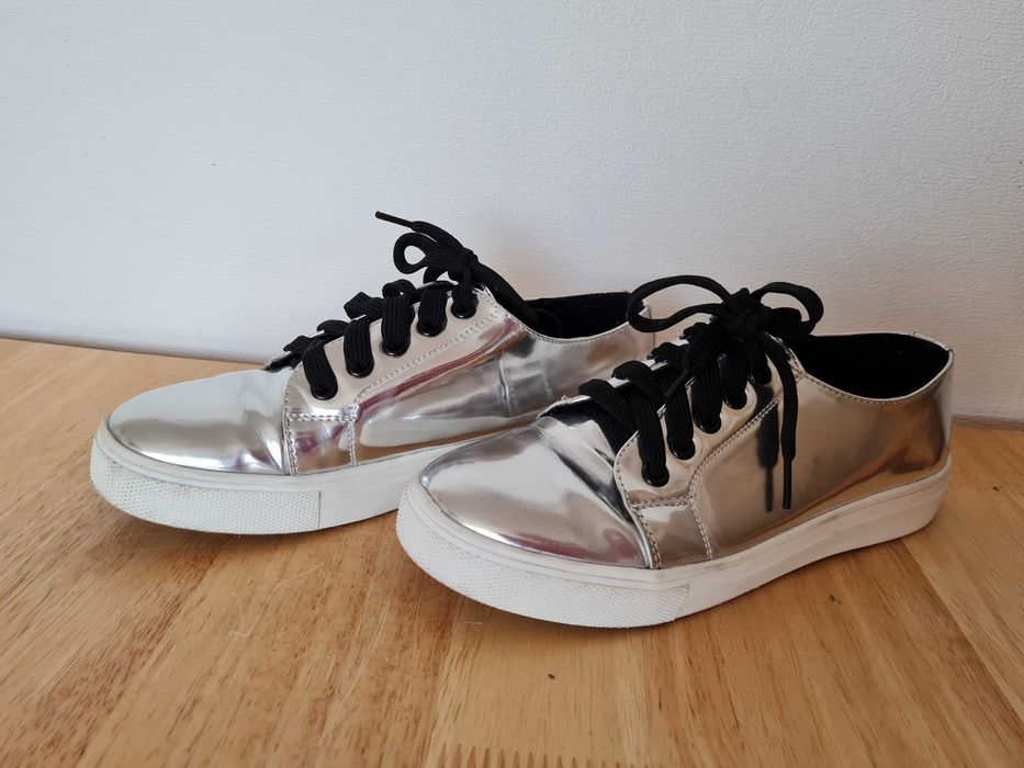 Buty holograficzne