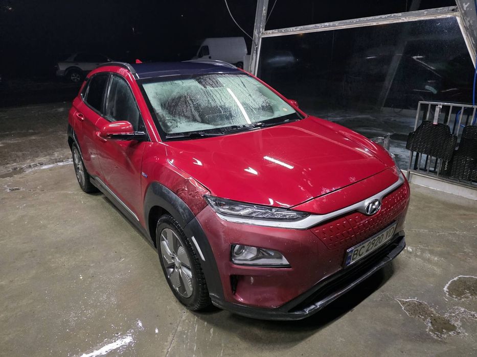 Hyundai kona electric 2019 рік, 64кв, 140000 гарна комплектація