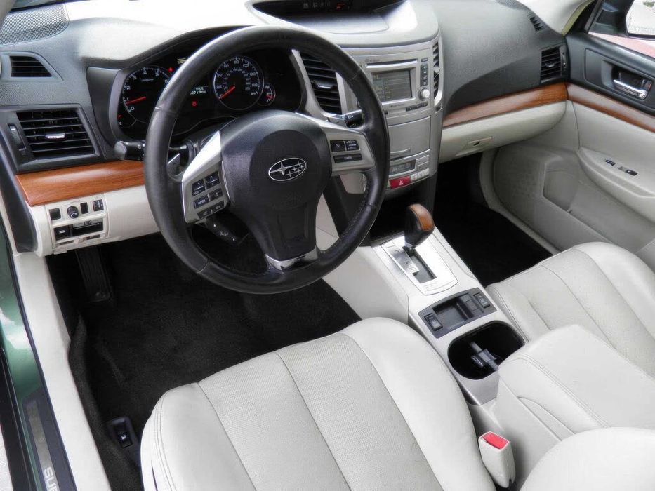 Subaru Outback 2.5I Limited      2013