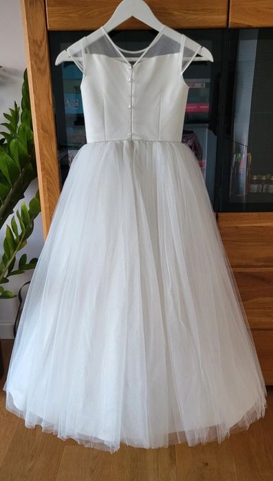 Przepiękna sukienka komunijna.