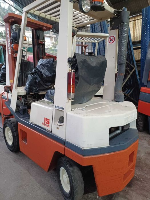 Empilhador Nissan a Diesel – Mastro Triplex, Pronto a Trabalhar!