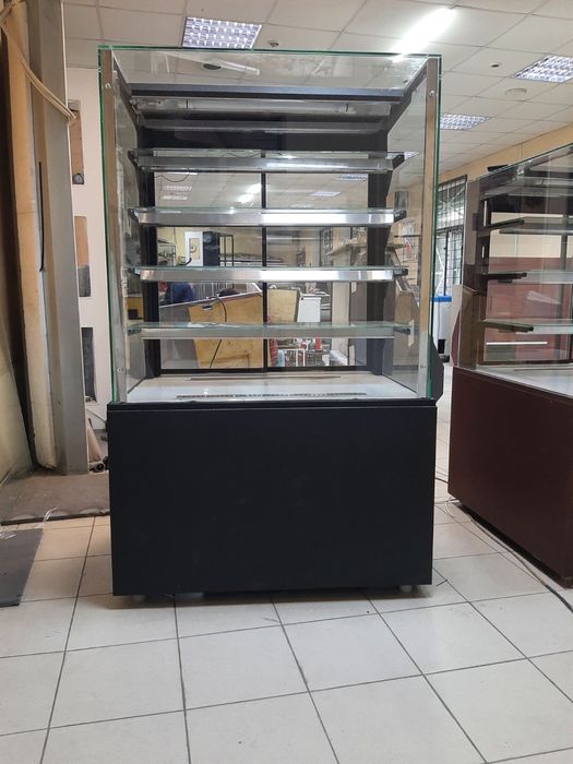 Кондитерська вітрина “KUM eclair” 4 полички