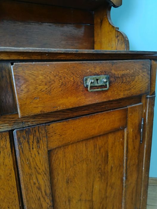 Kredens do renowacji