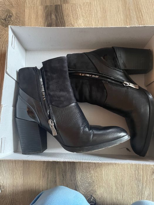 Туфлі , чобітки козаки жіночі шкіряні