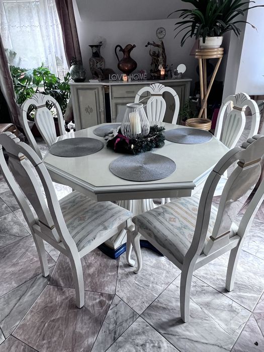 Stylowy włoski komplet – stół z krzesłami