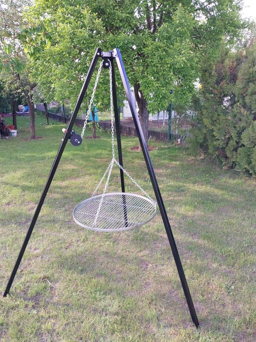 Trójnóg z rusztem kwasoodpornym, gril