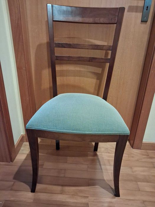 8 cadeiras em madeira de cerejeira