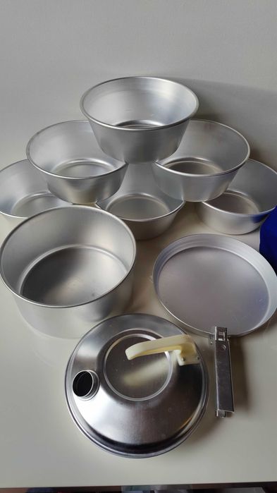 Zestaw naczyń turystycznych, naczynia campingowe, menażka turystyczna