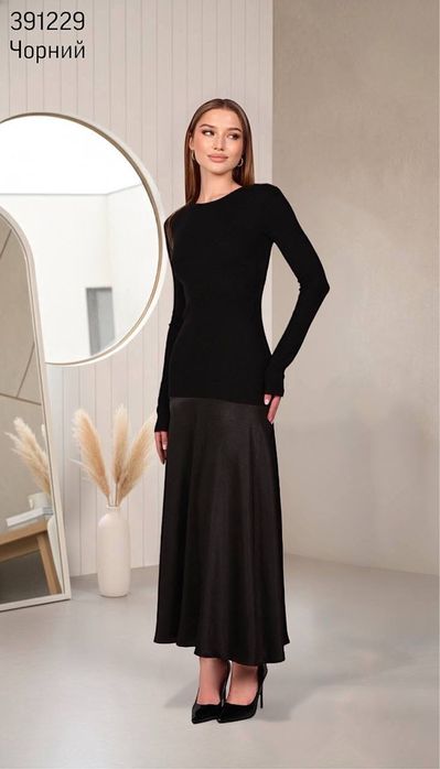 Сукня жіноча міді