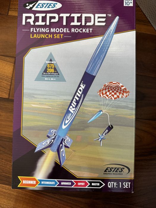 Багаторазова Нова крута літаюча модель ракети взлітає на 206 метрів