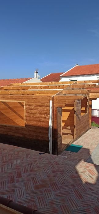 Casa de madeira com 20m2(5m por 4m) com AC e electricidade