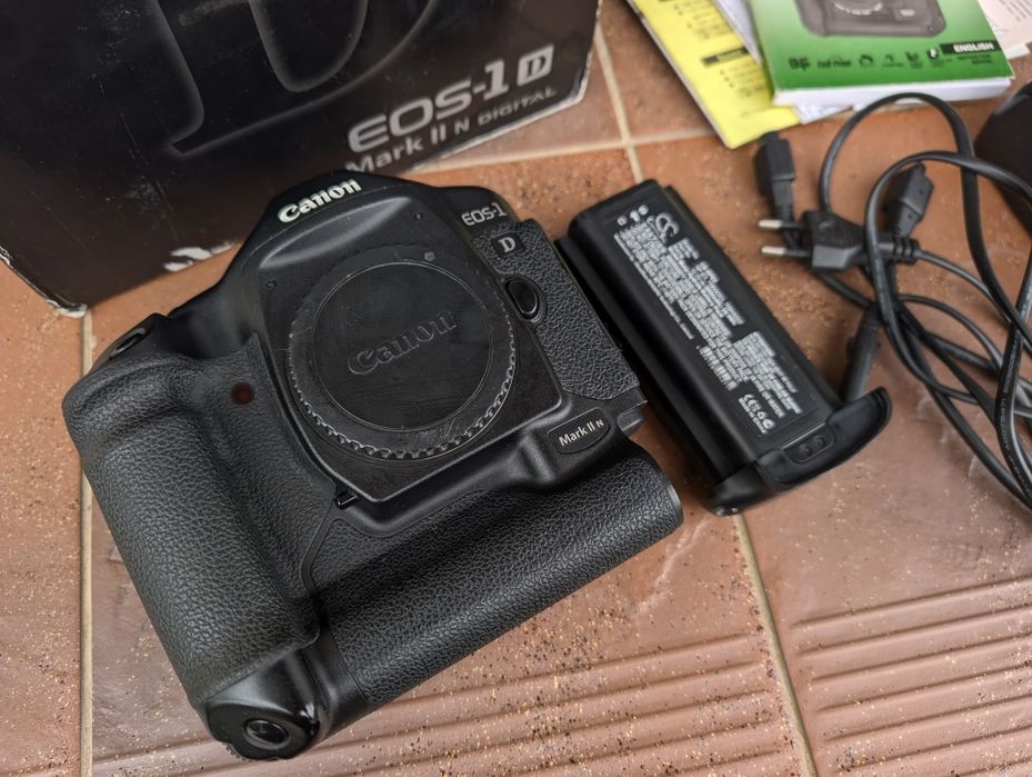 canon 1d mark ii - купити цифрові фотокамери - Ціна на OLX.ua