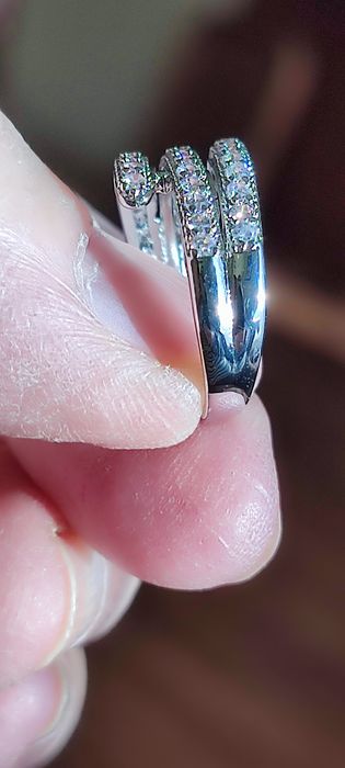Mały ,16mm średnicy pierscionek