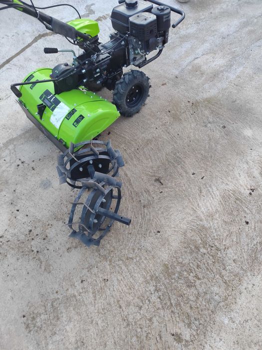 Trator agrícola como novo