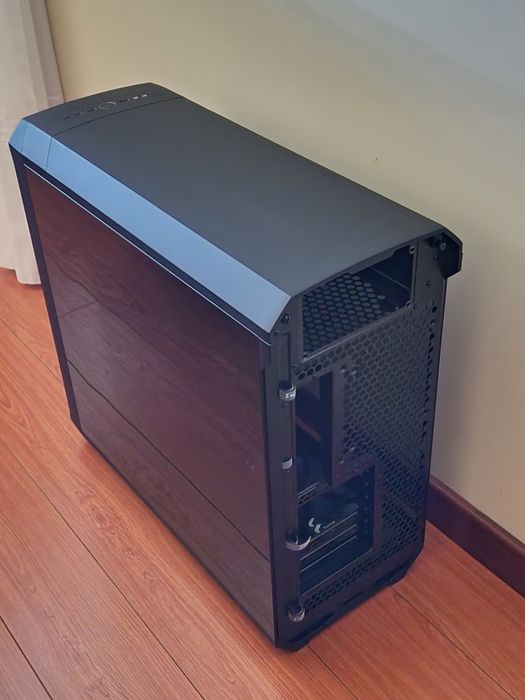 Caixa E-ATX Fractal Torrent  Preta TG Dark Tint