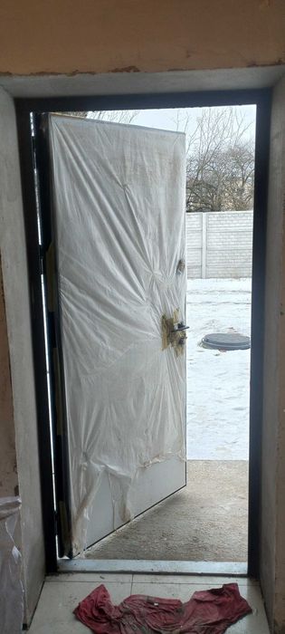 Двері вхідні металеві