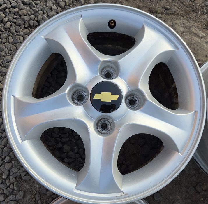 4 114,3 R15 Chevrolet Lacetti Daewoo Nubira  Hyundai Nissan