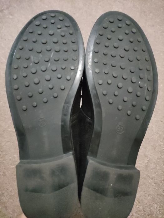 Туфлі чорні жіночі