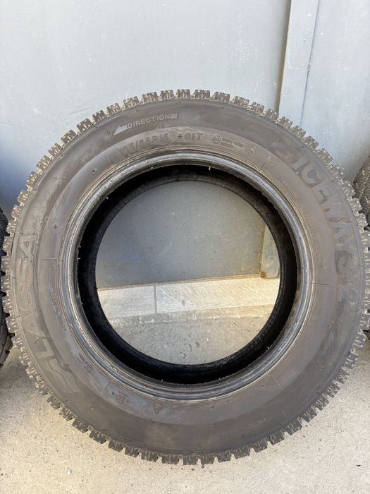 Продам зимові шини Lassa 195/65/R15. Відмінний стан. Без дефектів
