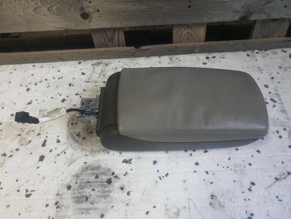 Audi A6 C6, podłokietnik, telefon, szara skóra