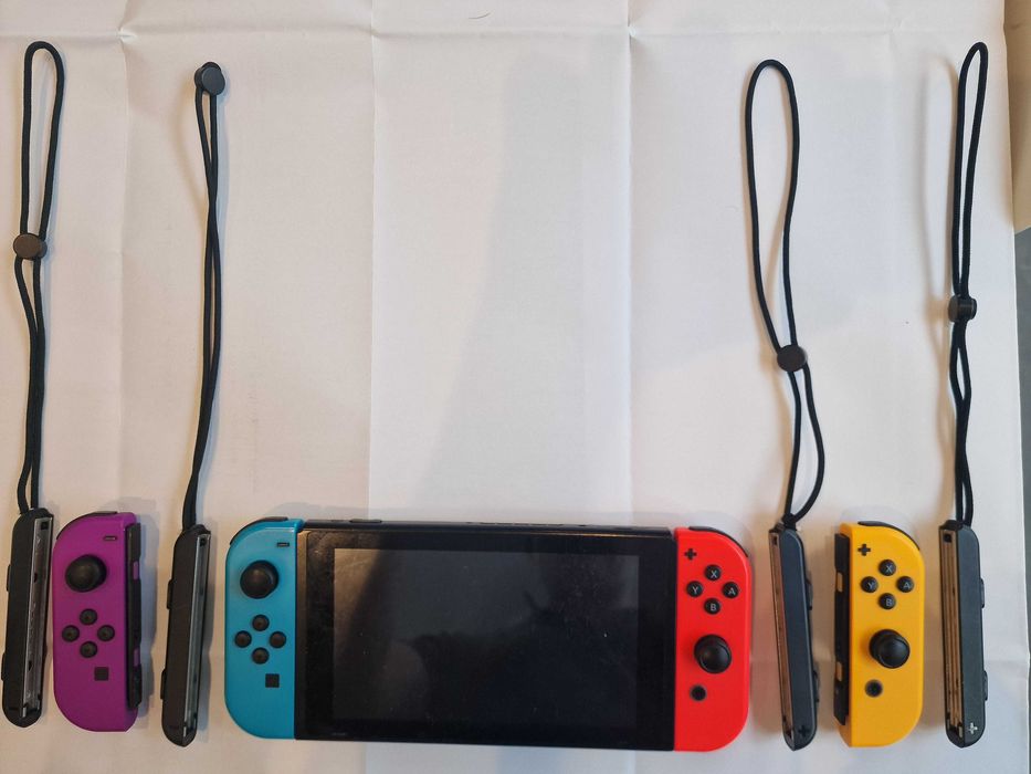 Consola Nintendo Switch com vários acessórios e jogo em ótimo estado