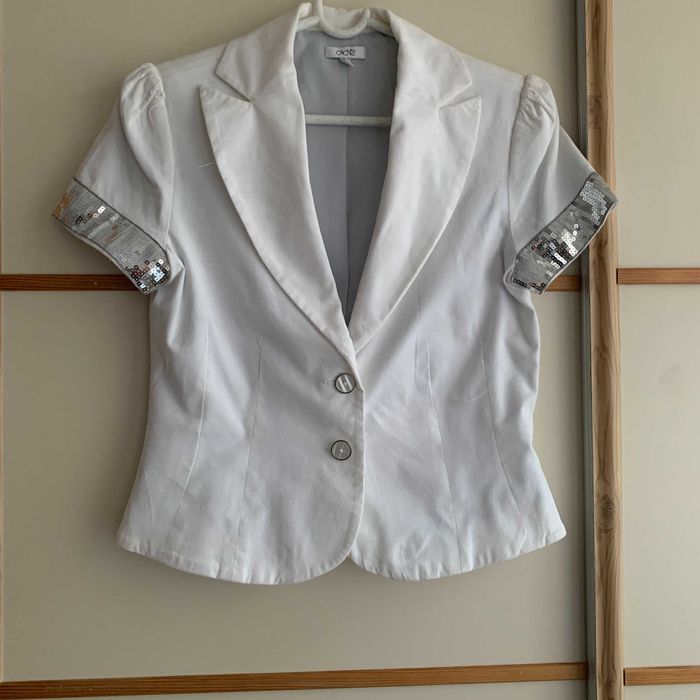 Żakiet ze srebrnymi cekinami - mankietami