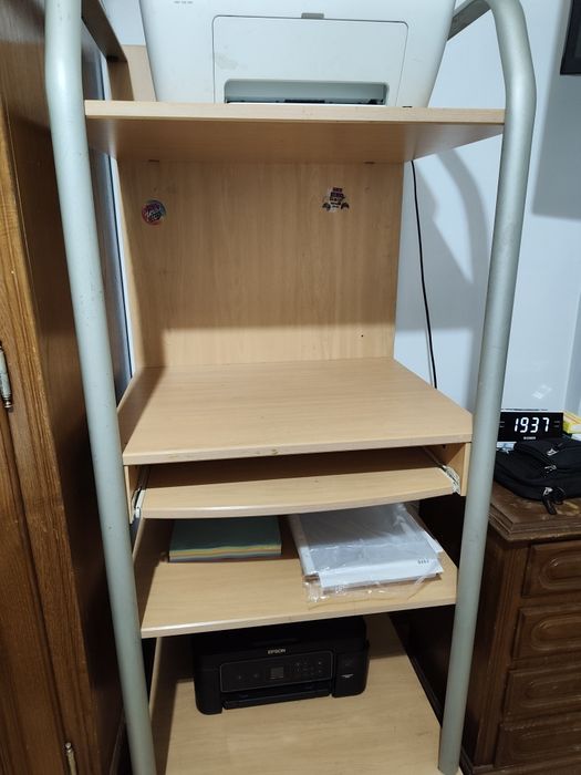 Mesa de estudo/ secretária