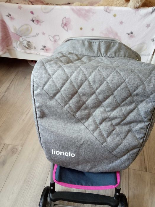 Ochraniacz na nogi do spacerówki lionelo