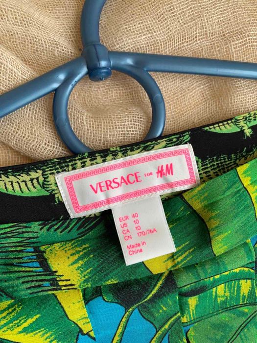 Яскрава шовкова спідниця Versace & H&M