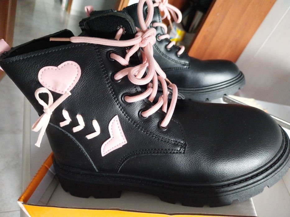 Botas pretas para menina